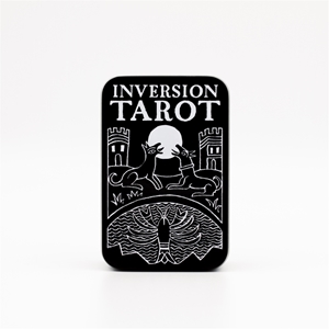 Bild på Inversion Tarot in a Tin
